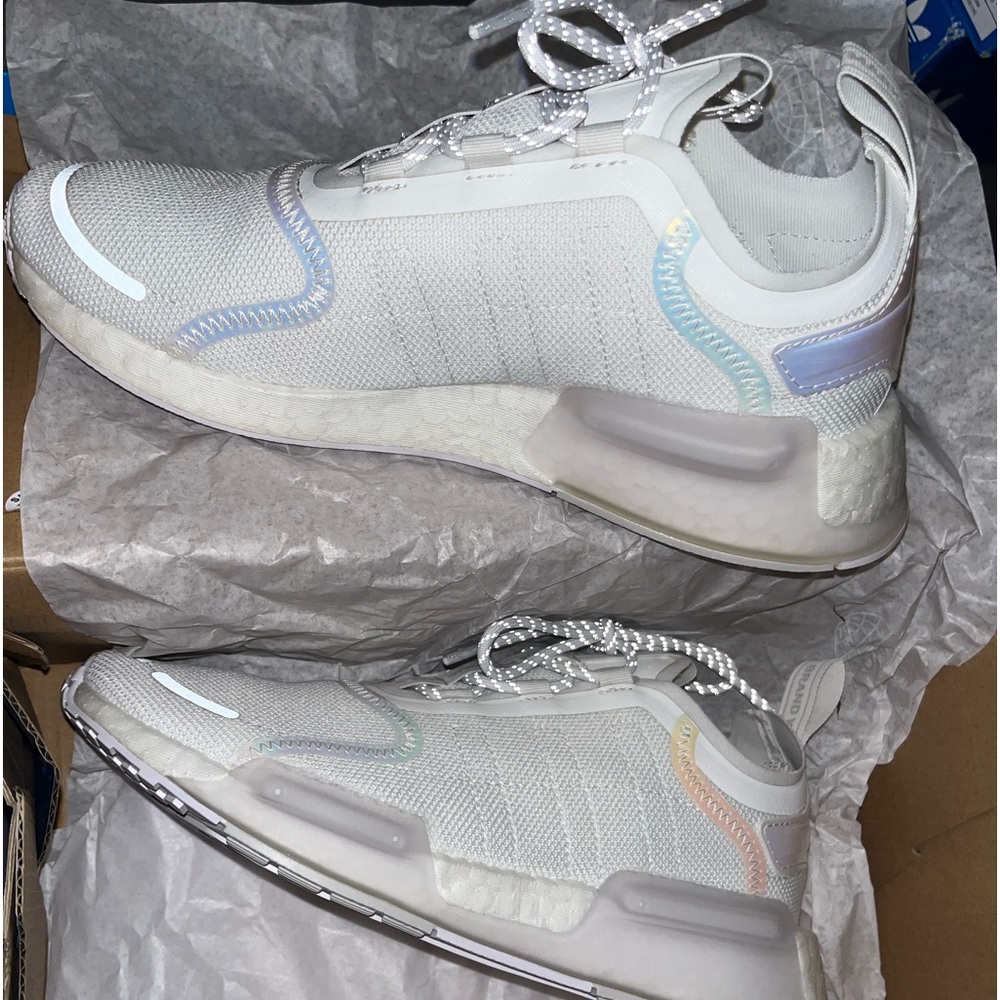 Adidas NMD V3 GS Girls Shoes Size 6, Color: White/Grey-White